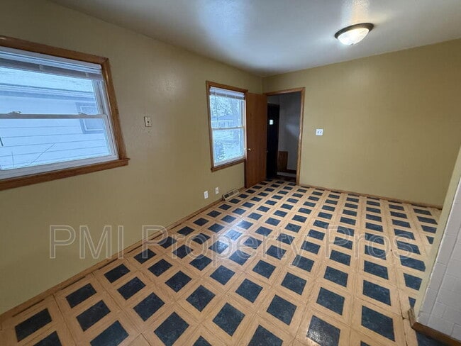 Photo - 5836 N 75th St