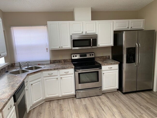 Photo - SHARP 4/2/2 SPRING HILL