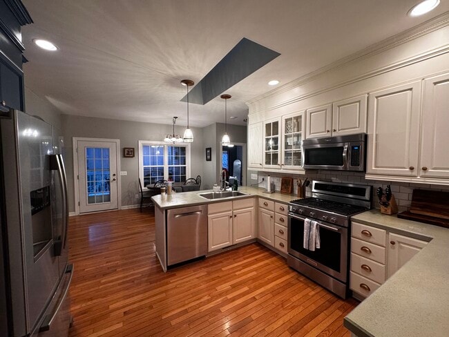 4 Lake Ct
