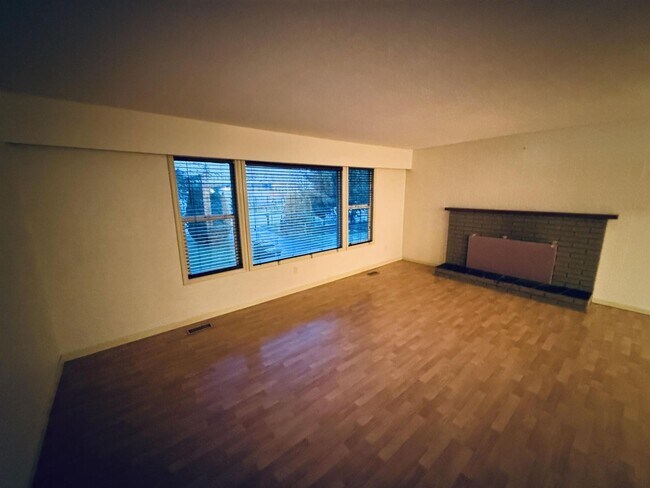19371-19376 76 Ave