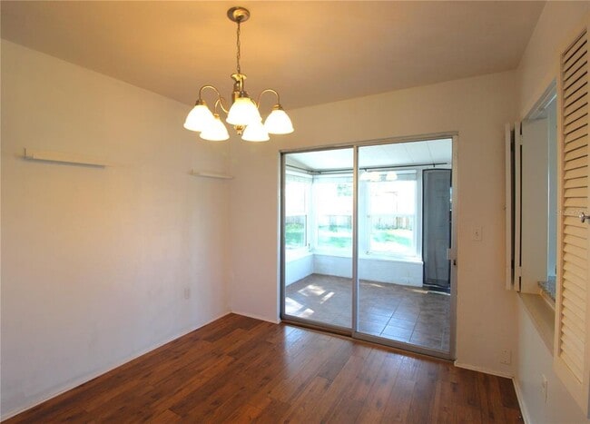 Photo - 552 Sheridan Dr