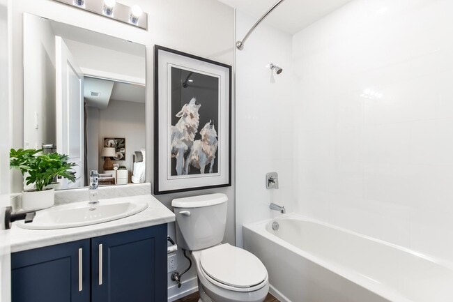 Photo - 870 Queenston Rd