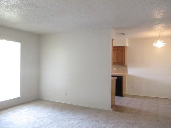 Photo - Cozy 3 Bed 2 Bath Duplex Located In Cul-De...