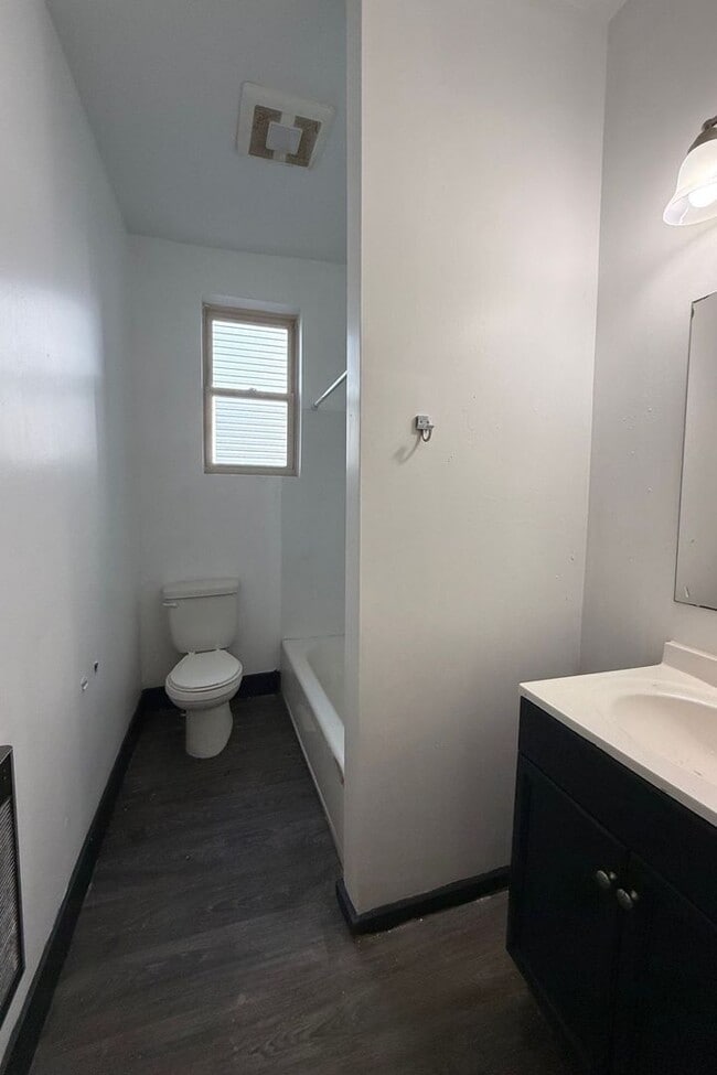 Photo - Spacious 2 Bedroom/1 Bath Apartment in Obs...