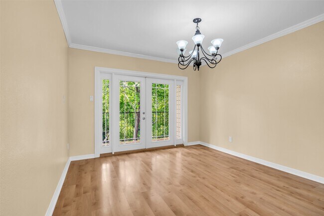 Building Photo - 1800 Stoney Brook Dr Unit 205