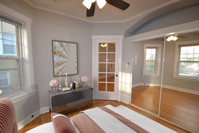 4406 N Rockwell St Unit 3