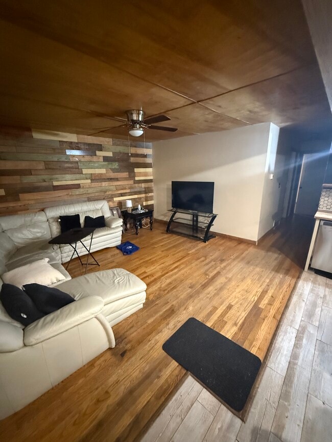 Photo - 316 Holiday Dr