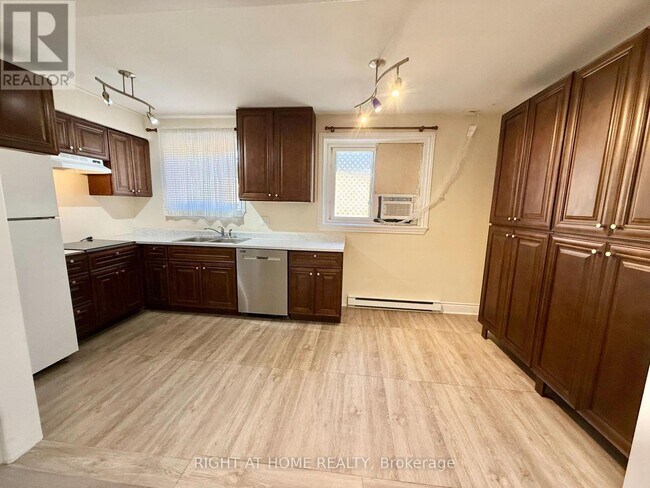 Photo - 538 Merton St Unit 2