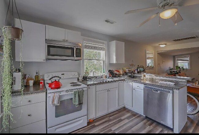 Photo - 3 Bedroom 1 Bath Apartment - Downtown Charleston