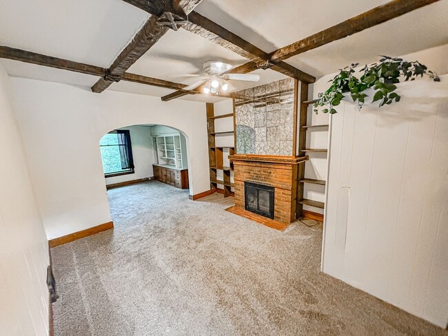 Building Photo - SE - Main &amp; 23rd St N Unit 23rd St N