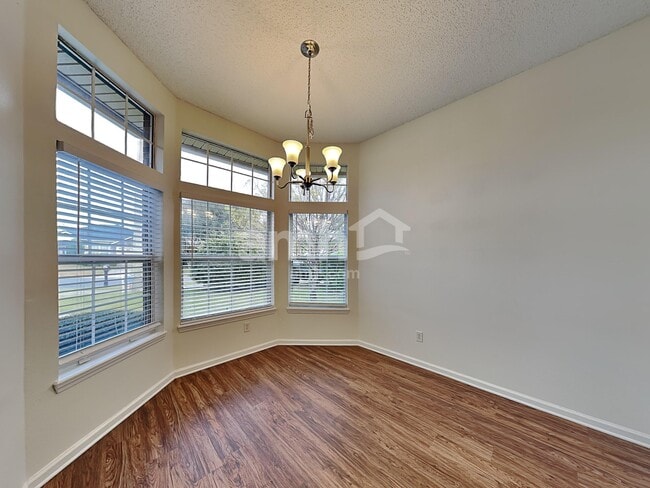 Photo - 12582 Ayrshire St E