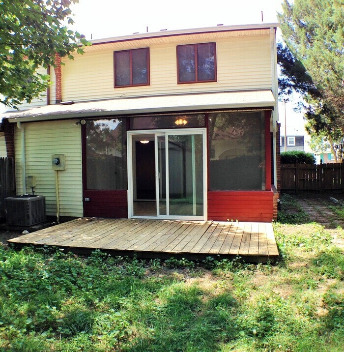 Photo - COZY YET SPACIOUS 4 BED/2.5 BATH TOWNHOME!...