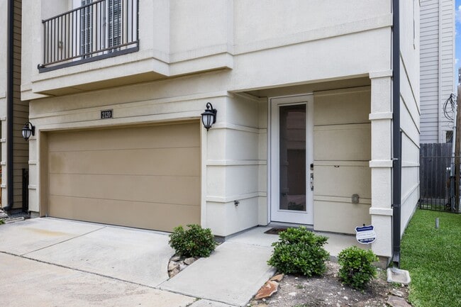 Photo - 2120 Genesee St