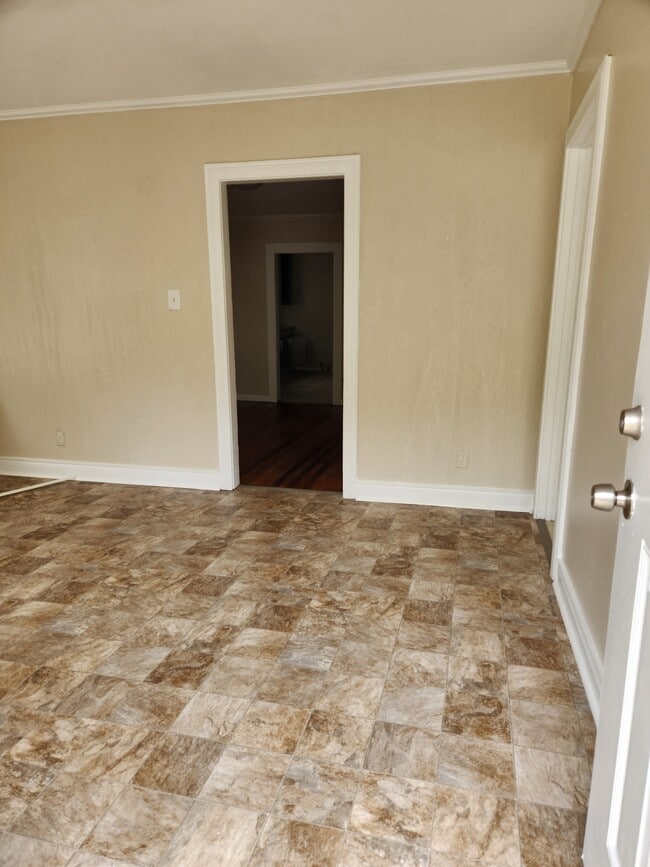 Photo - 2703 Linwood St