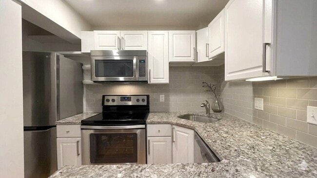 Building Photo - 563 Washington St Unit 35