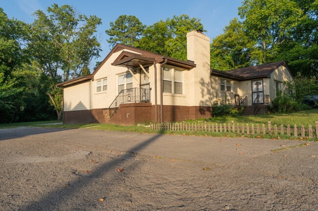 Photo - Donelson 3 Bedroom 2 Bath Apartment in Duplex