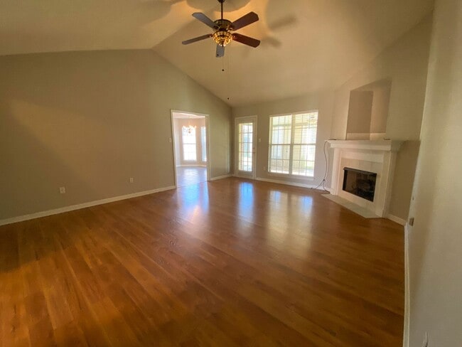 Photo - 3 bed, 2 bath house with fresh paint, appliances in Southaven