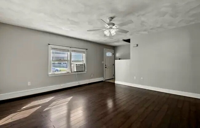 Photo - 504 Quincy St Townhome