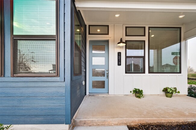 Photo - 1213 Mercantile St