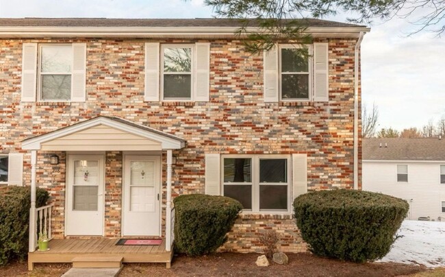 Charming Townhouse Near Campus - Charming Townhouse Near Campus