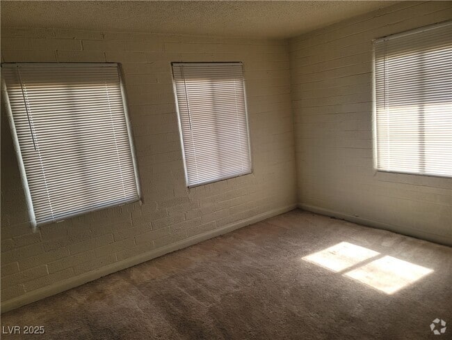 Building Photo - 2417 St George St Rental