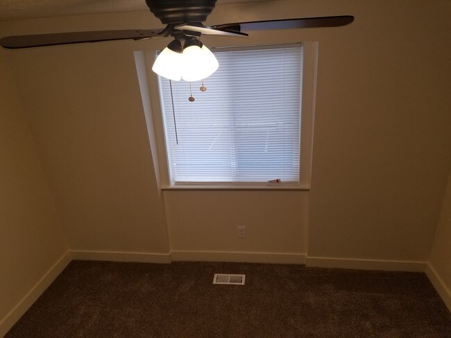 Apartments For 500 700 In West Valley City Ut Com Photo 4888 W 4100 S Unit 1 8 Only Rooms For R