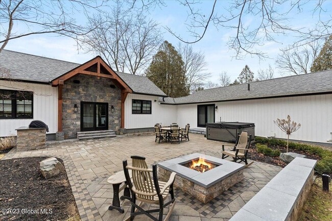 Photo - 379 Caroline St