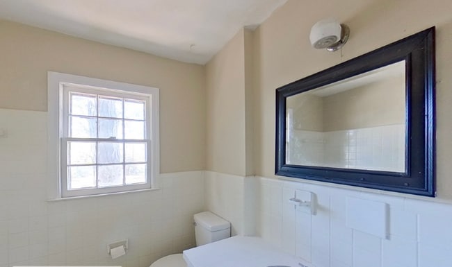 Photo - 1930 Wayne Ln