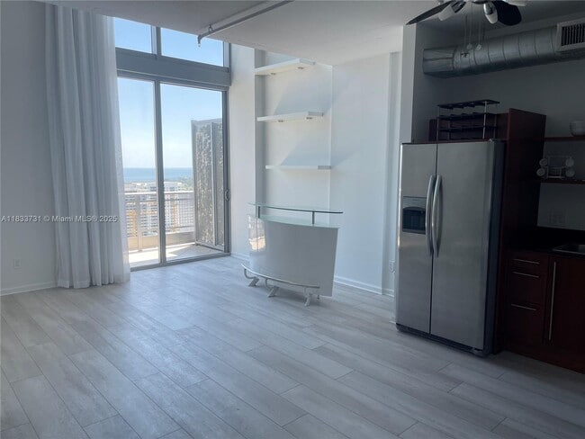 Photo - 690 SW 1st Ct Unidad PHII 19 Rental