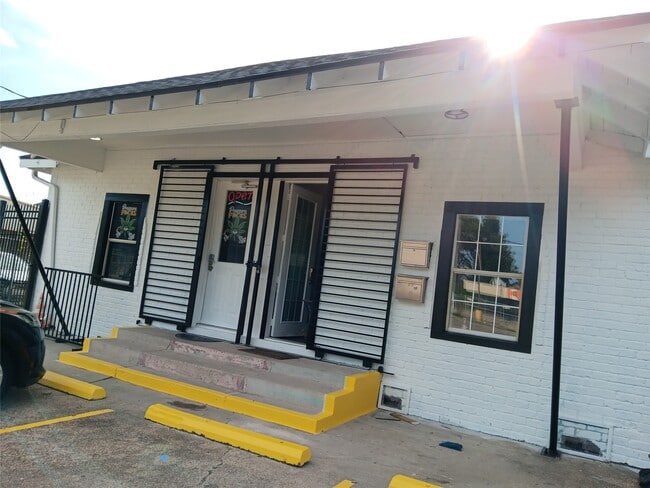 Photo - 304 Lockwood Dr