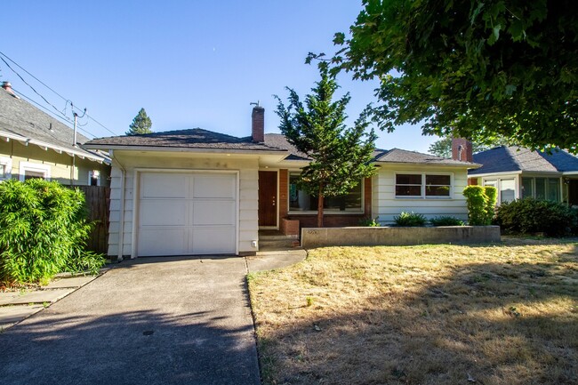 Fantastic SE Portland Home with Parking, H... - Fantastic SE Portland Home with Parking, H...