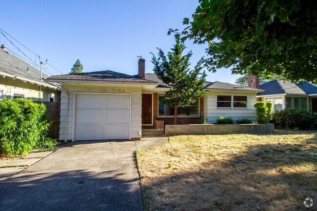 Building Photo - Fantastic SE Portland Home with Parking, H...