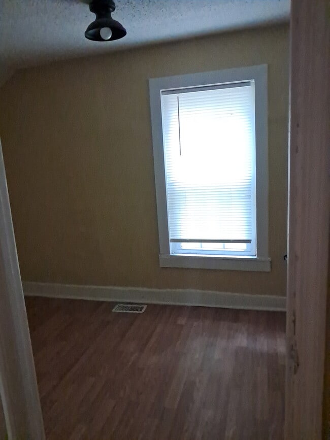 5846 Ames Rd