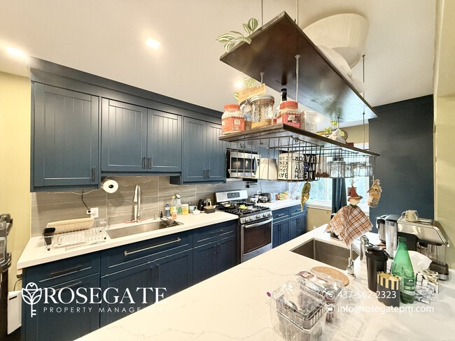 Building Photo - Spacious 3-Floor Semi-Detached Home with Huge Backyard & 3 Parking Spaces – Scarborough