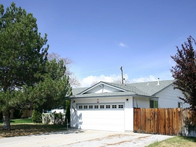 Building Photo - 3089 Meadowlands Ct