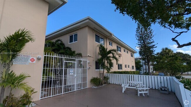 Building Photo - 16911 NE 21st Ave Unit 3 Rental