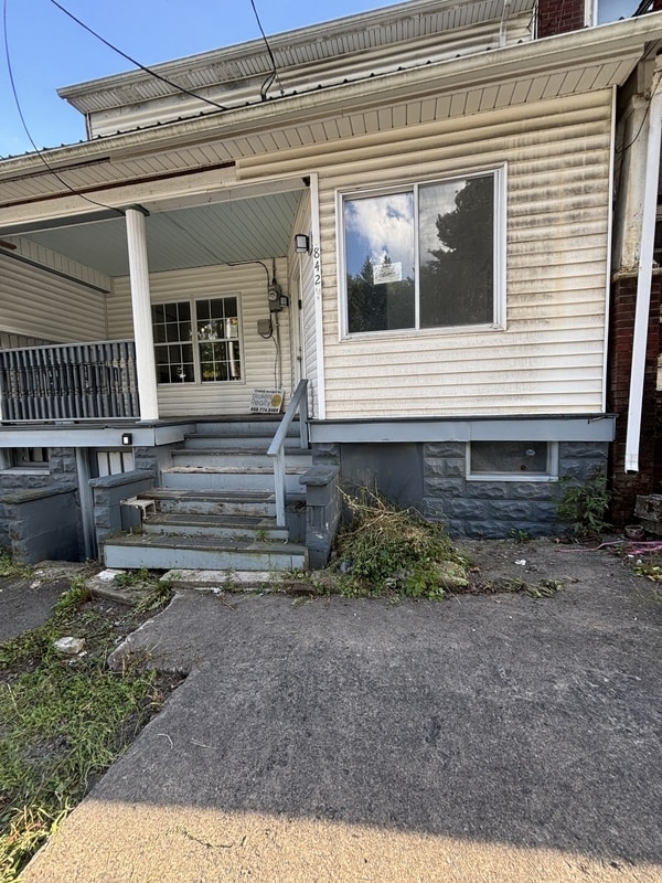Photo - 842 W Pine St