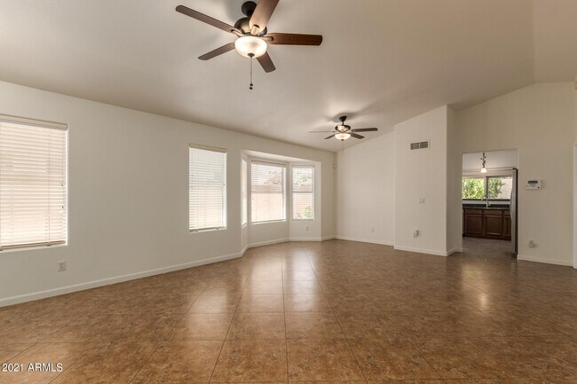 Photo - 4634 E Grovers Ave