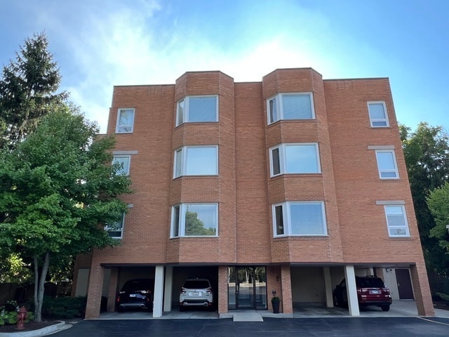 Building Photo - 1635 N Milwaukee Ave Rental