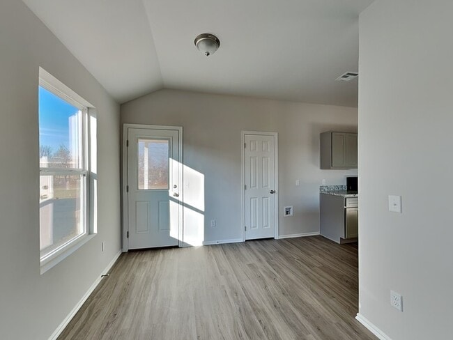 Photo - 1029 E Stetson Ln