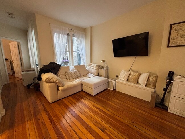 Building Photo - 8 Grove St