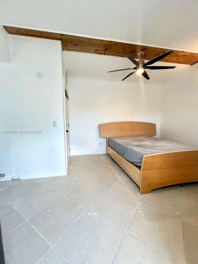 Building Photo - 1815 NE 174th St Unit 0