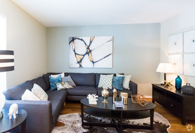 2BR, 2BA - 953 SF