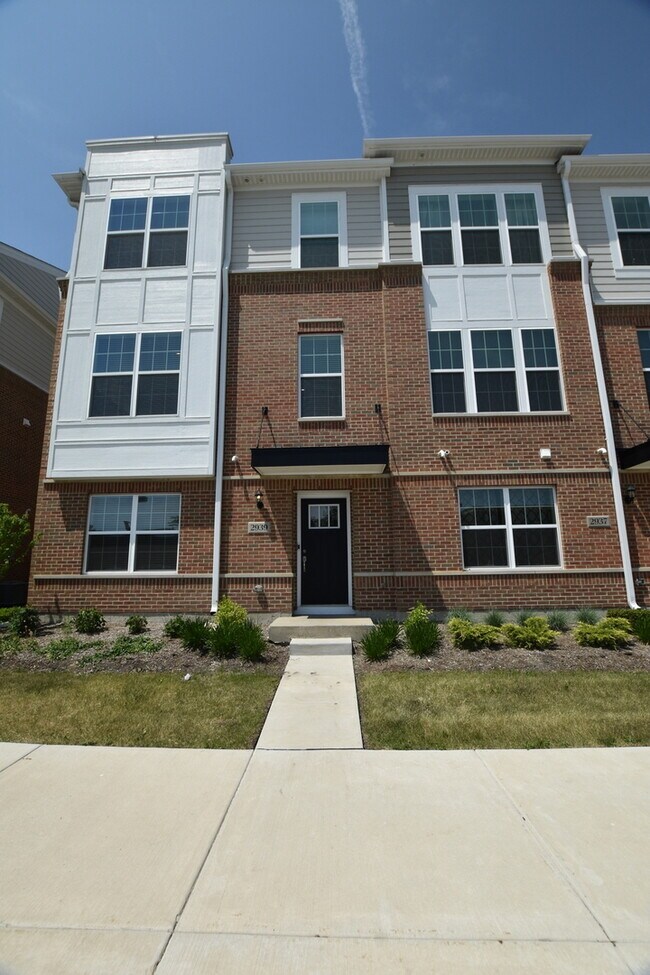 Photo - 2939 Showplace Dr