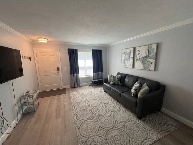 Photo - 2076 Oakcrest Cir