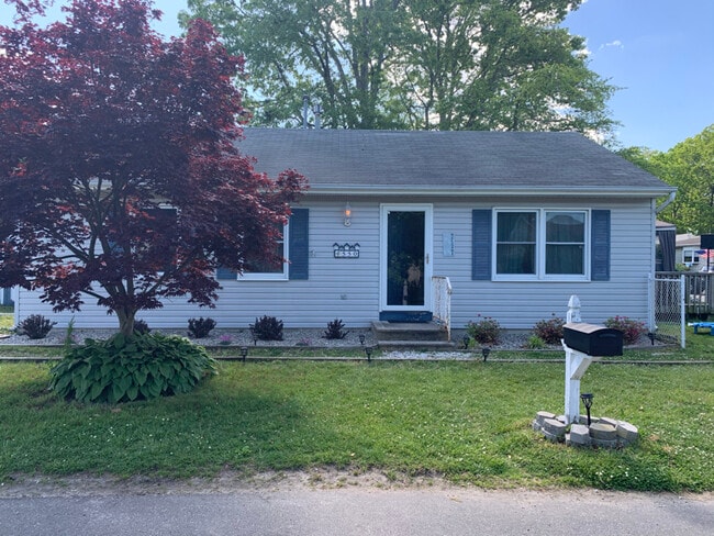 Photo - 550 Roosevelt Ave