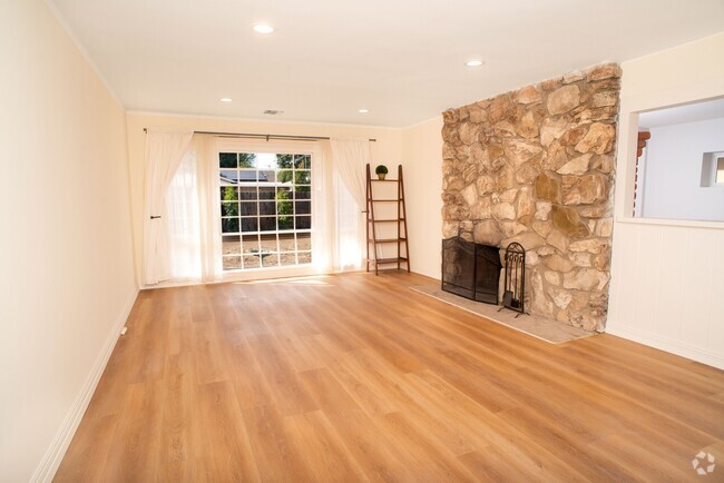 Building Photo - 6951 McLennan Ave Rental