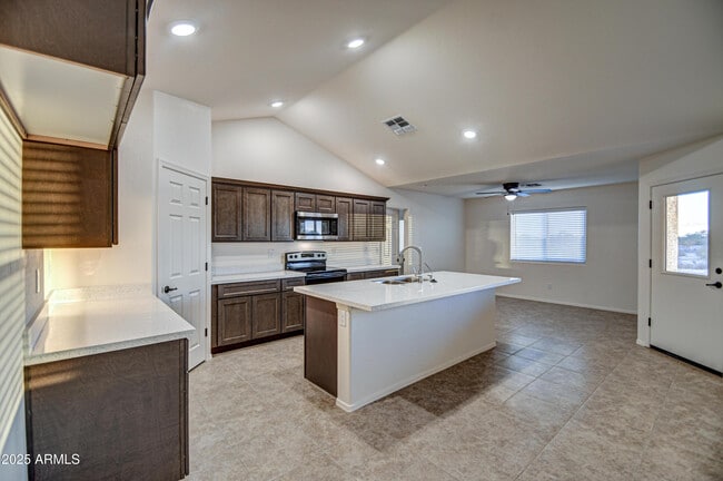 Photo - 22955 Pine St