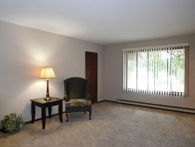 windows in every room - 511 Madison St Unit 1