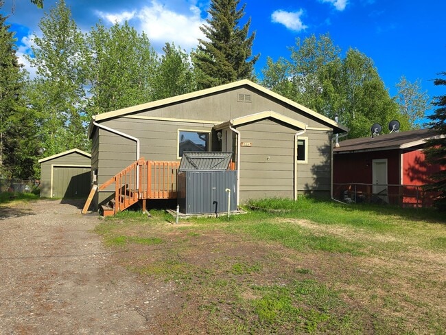Building Photo - 2 Bedroom/ 1 Bath House